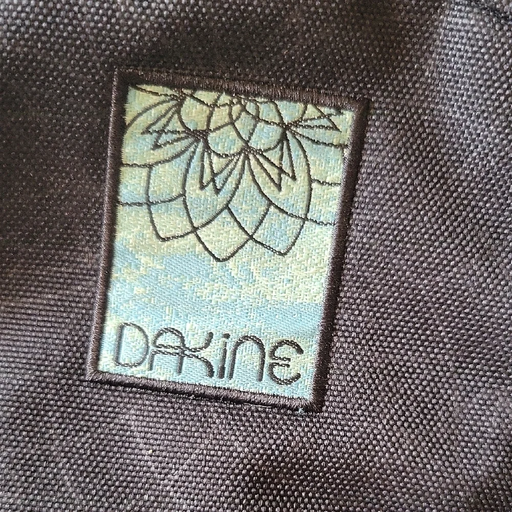 Dakine Charcoal Backpack with floral pattern and Turquoise zippers - Picture 2 of 10